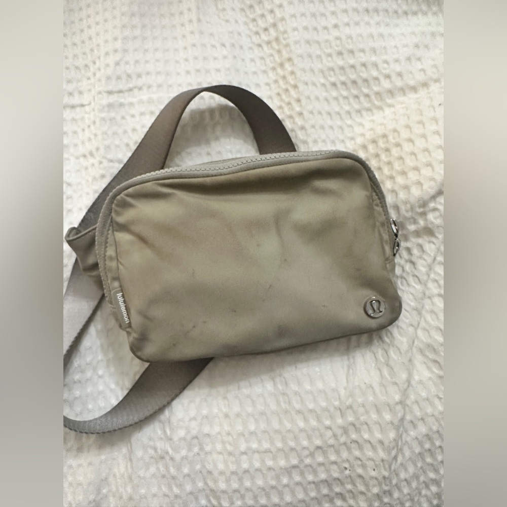 Lululemon Crossbody 2L Bag